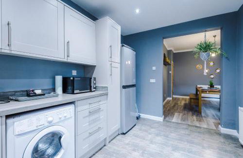 Spacious Modern Chester Home - Great Location - Photo 60