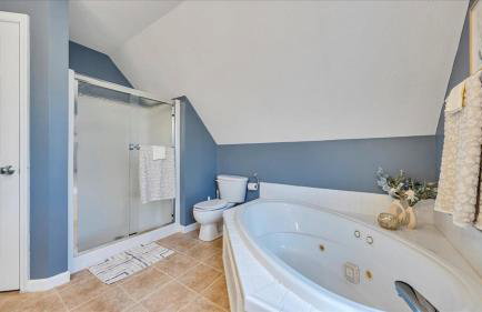 Lakefront 3BR with Dock, Fire Pit, Lawn Games, and Game Room - Foto 16