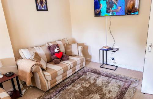 3 Bed - Sleeps 4 - Free Parking - Private Garden - Photo 6