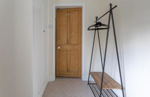 Milton Stays - Cosy 2 Bed House, 2 Floors, 15 min Walk to City Center, for up to 6 - Period Features, Cottage Style, Fireplace, Superfast Wi-Fi, Private Garden, Free On Street Parking - Foto 14