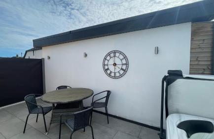 Private Luxury By The Sea, With A Personal Gym, Hot Tub, And Free Parking! - Photo 66