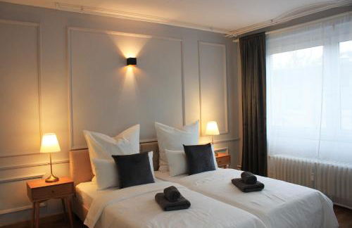 R B Apartment Hamburg Family - zentrumsnah - 108 qm mit Dachterrasse - Küche - Waschtrockner - Smart TV - Badewanne & Dusche - kostenloser Parkplatz - 2 Schlafzimmer - Foto 2