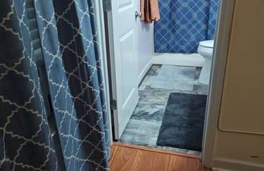 Workers Love It Here! 3 Bedroom House with screened in porch - Foto 28