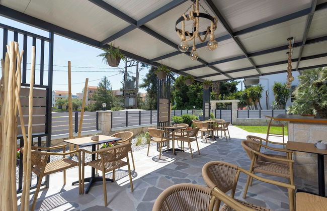 Danae Comfort Living - Photo 37