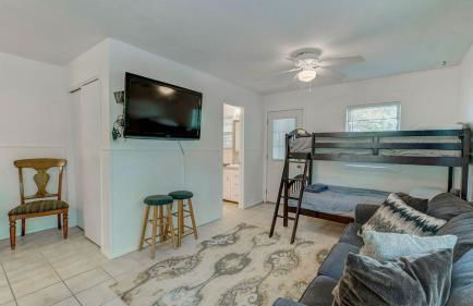 Owl Hoot Lake Retreat- Dock, beach & wooded haven! - Foto 45