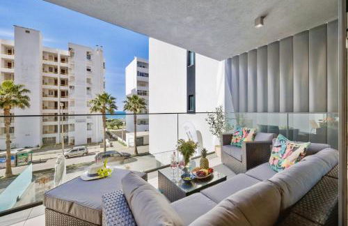 Bright Modern Beachside Apartment with Pool & Seaview - Foto 19