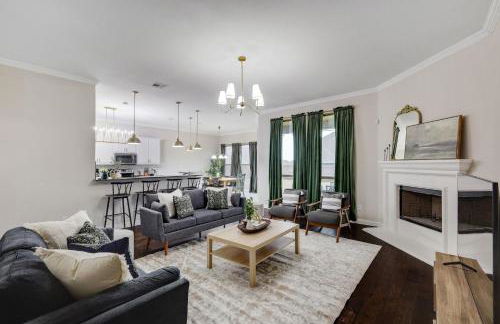 5-Bed 2-Bath with Pool & Backyard Retreat - Foto 6