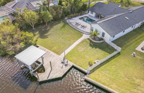 456 Stunning Canal-Front Home with Heated Pool - Foto 9