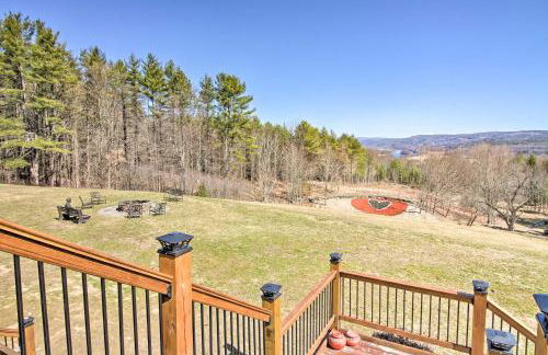 Timeless Red Sox Retreat with Scenic Mountain Views! - Foto 28