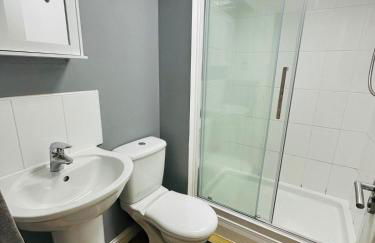 Modern Economy Glasgow Apartment with King bed - Foto 15