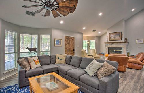 Holly Lake Retreat w/ 2 Community Pools & Yard - Foto 1