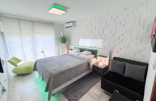 Apartment PLAZA -Wallbox 11kW- Private SPA- Jacuzzi, Infrared Sauna, Luxury massage chair, Parking, Entry with PIN 0 - 24h, FREE CANCELLATION 24 hours before Check In,Premium pillows and mattress - Photo 44