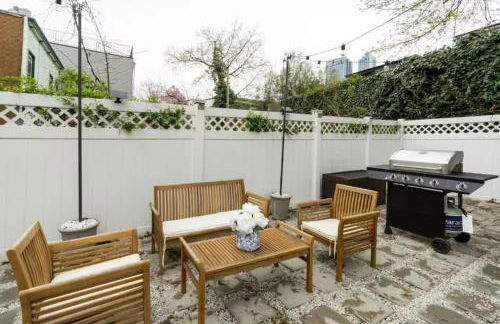 Chic 3BR-4BD-3Bath Oasis with Backyard Near NYC - Foto 30