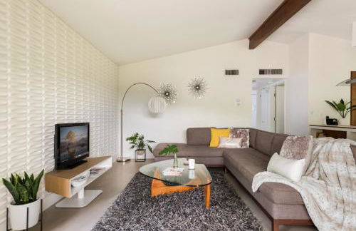 Quiet Haven with Huge Fenced Yard Fast Internet by Lodgewell - Photo 3