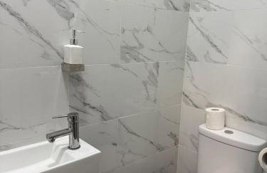 Cosy Six Bedroom House in Bedford Town - Foto 40