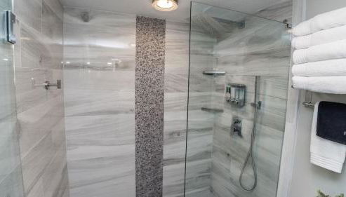 5-STAR Beachfront - 2br & 2ba Total Remodel - Dunes of Panama D1105 - Foto 3, towels, Shower