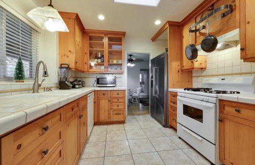 Hot Tub, Patio & Outdoor Games at Visalia Home - Foto 3