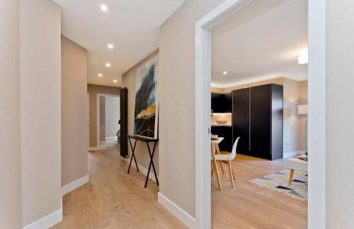 Modern Central 2 Bed Apartment with Parking - Foto 7