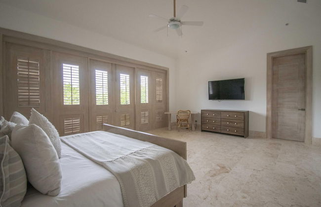 Stylish Fully-staffed Villa Near Beach and Lagoons in Exclusive Golf Resort - Photo 19