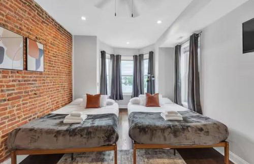 Lovely 2BR w Patio - 10 mins to DT - Sleeps 10 - Foto 19