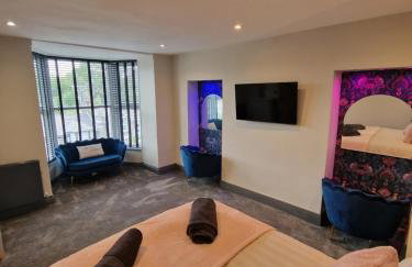 Townhouse - 6 Bed Hot Tub House - Photo 21