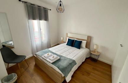 Amazing Blue House - Photo 8