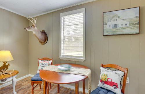 2 Mi to Lake Lineville Farmhouse with Fire Pit - Foto 7