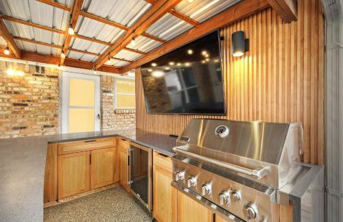 5BR w Pool, Golf Simulator, Game Room & EV Charger - Foto 39