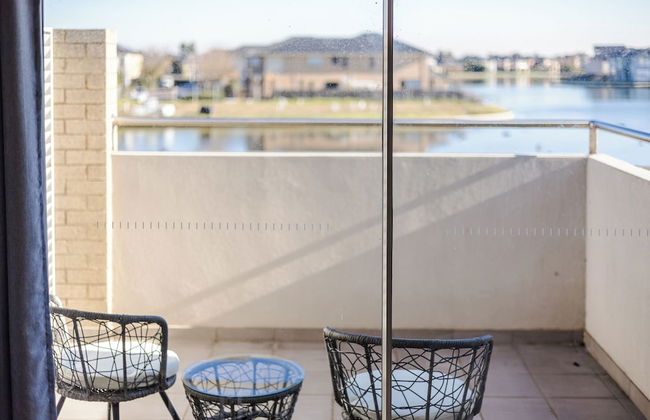 StayAU Magnificent Lakefront Villa - Foto 34