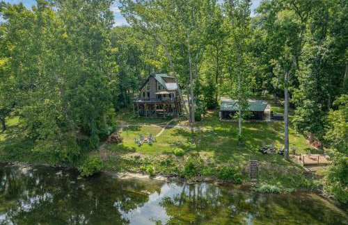 Riverside Oasis with Stunning Views, Cozy Firepit! - Photo 22