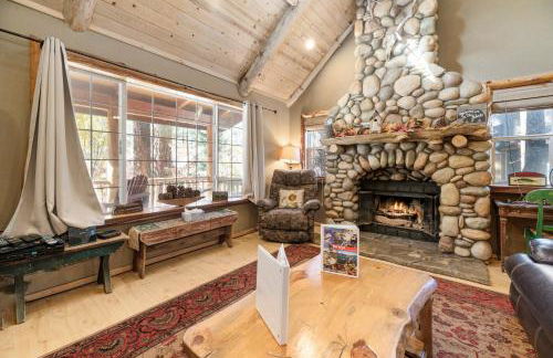 Abe's Cool Cabin - Nice luxury home with a game room, hot tub, and pool table - Foto 14