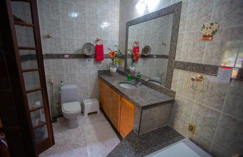 Casa a 50m da Praia de Itacoatiara Niteroi RJ - Foto 14