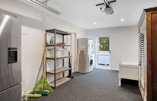 The Oasis Home with Hot Tub and Parking - Foto 29