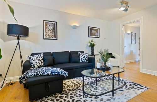 The Tudor Escape - 3 Bedroom House in Canterbury City Centre with Parking - Foto 1