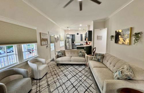 Newest Cottage Downtown. Pet Yes - Photo 43