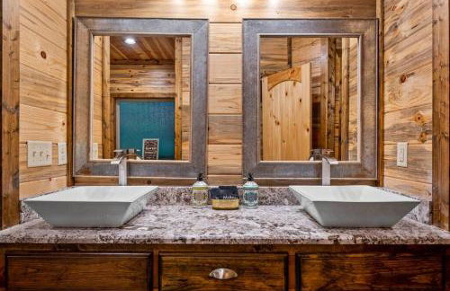 King Suite! Hot Tub, Arcade Games, L2 EV, Fire Pit, Kids Playset, Ping Pong, Dog Friendly - Foto 33