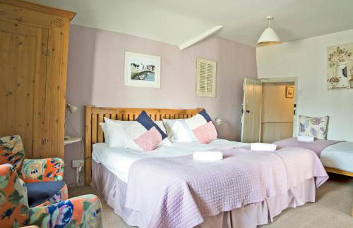 Hawthorn Farm Guest House - Photo 43