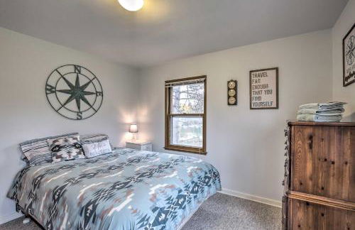 Birchwood Cottage with Red Cedar Lake Access! - Foto 16