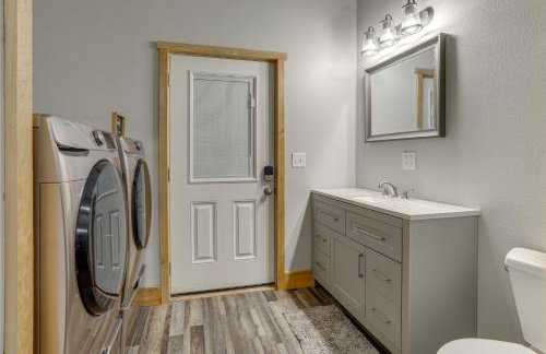 Greers Ferry Lake Access and Deck Group Getaway! - Foto 11