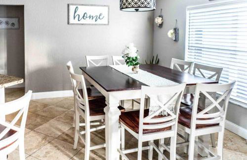 Modern 3BR Home, Saltwater Pool, Fenced Yard - Foto 7