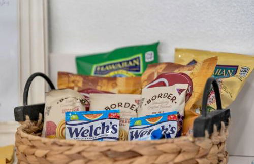 Modern Cottage, Hot Tub, Bistro Patio, Putting Green, Walk to All! - Foto 40