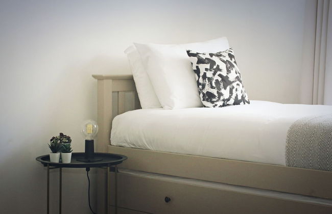 Modern 4 Bed Townhouse with Parking - Foto 8