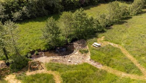 Idyllic countryside cabin with stream and lake - Foto 5