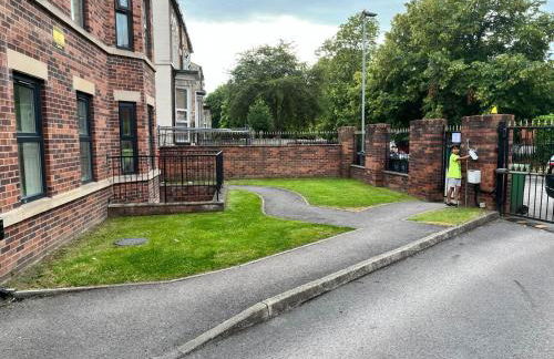 Lovely 4 bed (sleeps 8) apartment close to city - Foto 23