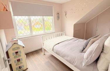 Marlow Family Retreat, Short Stroll into Town - Photo 14