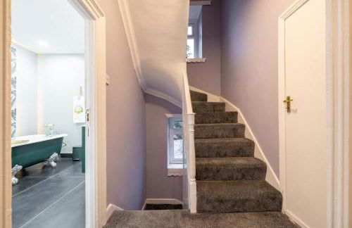 The Secret Garden, Donaghadee - The Hideaway - Stylish 5-Beds, and Lavish 3-Bedrooms - Guests 7 - Super Fast Speed Wi-FI - Foto 47