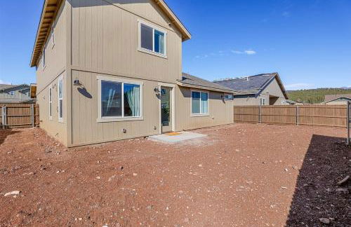 Beautiful Newly Built Home with Central AC - Foto 38