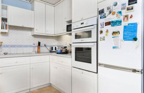 Stunning River Views, Tranquil Split-Level House, Private Garden & Parking - Foto 7