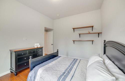 Great for Gatherings! Stylish Allen Home with Patio - Foto 29