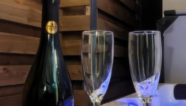 Relaxing Coastal Retreat for 2 Hot Tub Log Fire - Foto 2